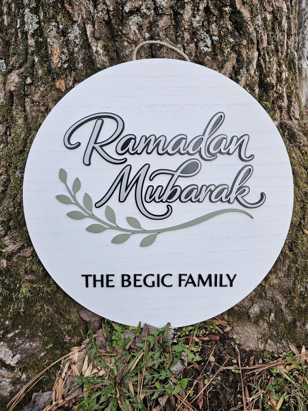 Ramadan Mubarak Door Hanger | Personalized Islamic Home Decor | 18” Round Wooden Sign