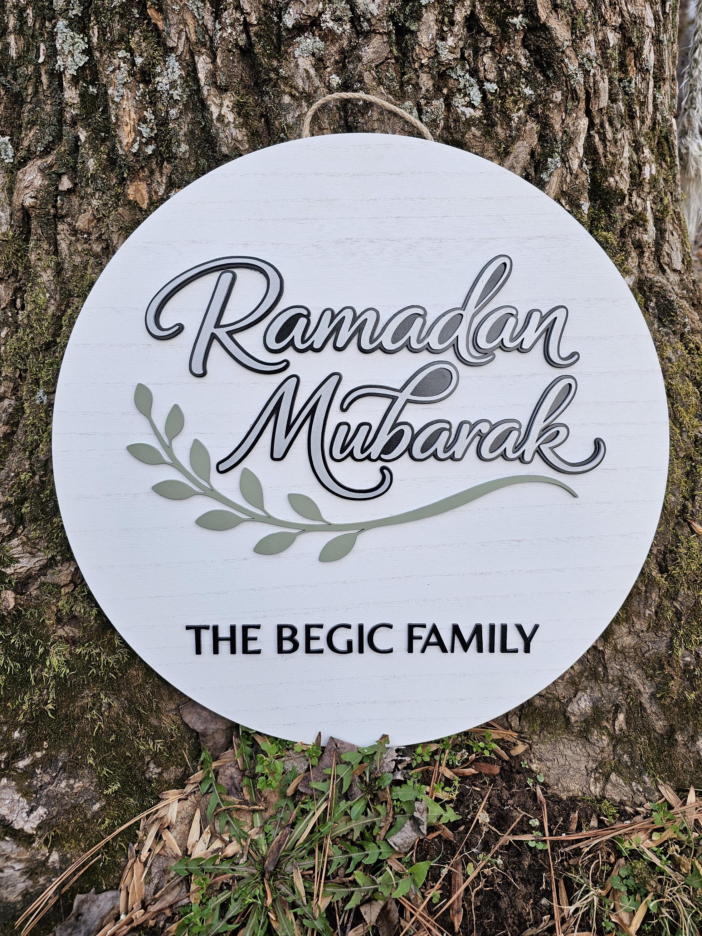 Ramadan Mubarak Door Hanger | Personalized Islamic Home Decor | 18” Round Wooden Sign